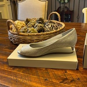 8.5 M Bandolino Silver wedge peep toes.